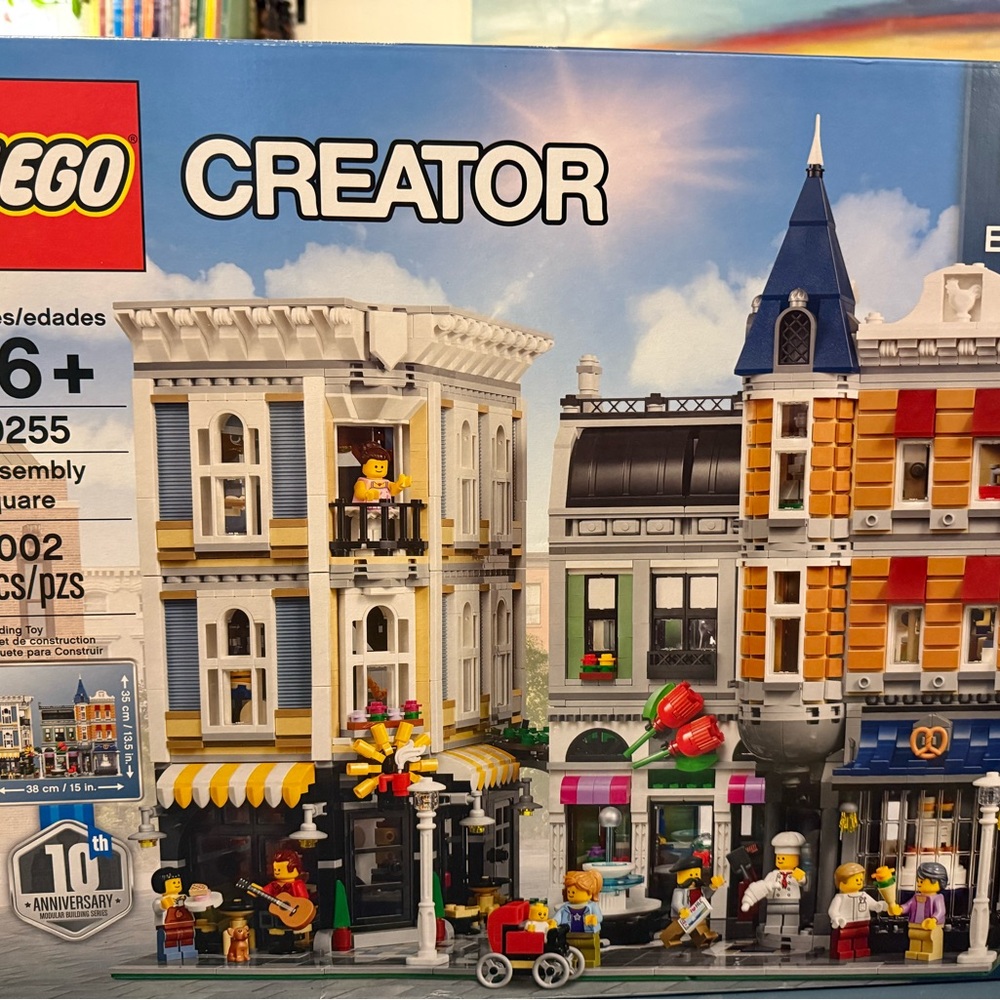 LEGO Creator Expert Assembly Square 10255 Modular Buildings 4002 Pieces